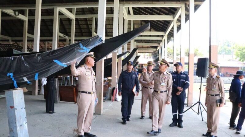 คณะกรรมการจัดเตรียมความพร้อมขบวนเรือพระราชพิธีตรวจเยี่ยมความก้าวหน้าการซ่อมทำเรือ