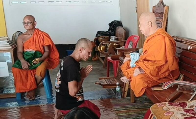 ​ชุมพร กอ.รมน.ผนึกกำลังตำรวจ สำนักพุทธ และ พระวินยาธิการ บุกตรวจสำนักสงฆ์ จับสึกดำเนินคดี ข้อหาลักลอบเข้าราชอาณาจักรโดยไม่ได้รับอนุญาต