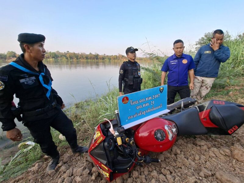 หน่วย.บก.ควบคุมที่ 1(ร.3) กกล.สุรศักดิ์มนตรี โดย ร้อย.ฉก.ทพ.2107 ฉก.ทพ.21 ในภารกิจ บังคับใช้กฎหมาย พ.ร.บ.การโจรกรรมรถข้ามแดน ตรวจยึดรถจักรยานยนต์ ทำการลักลอบข้ามไปยังประเทศเพื่อนบ้านจำนวน 1 คัน