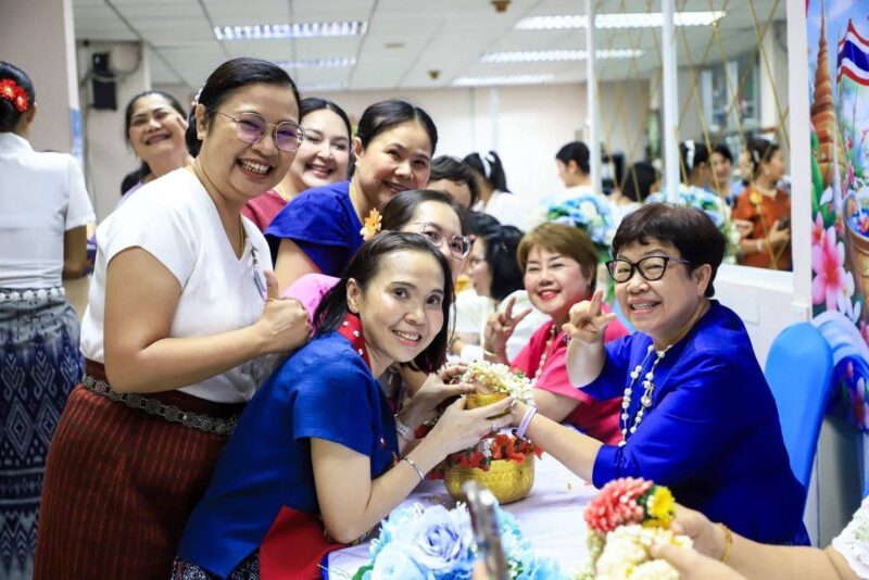 สืบสานประเพณีไทย ฝ่ายการพยาบาล รพ.สมเด็จพระนางเจ้าสิริกิติ์ฯ จัดพิธีรดน้ำขอพร เสริมสิริมงคลรับปีใหม่ไทย 2569