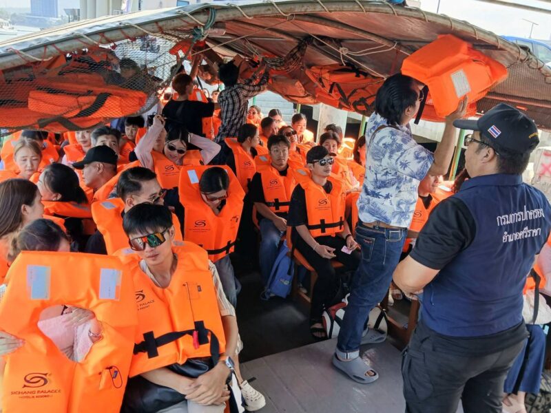 วันหยุดยาวสงกรานต์ นทท. แห่เดินทางพักผ่อนเกาะสีชังแน่นใกล้ประหยัดค่าน้ำมันเดินทาง คาดเงินสะพัดนับสิบล้านบาท