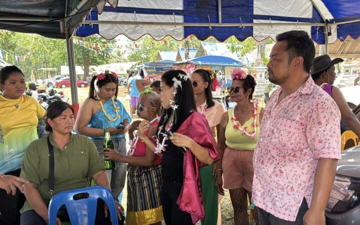 สีสัน “วันว่าง” สะเดา! ชาวบ้านจัดเต็มแข่งขูดมะพร้าว ย้อนยุคสร้างรอยยิ้ม สืบสานตำนาน “เหล็กขูด”