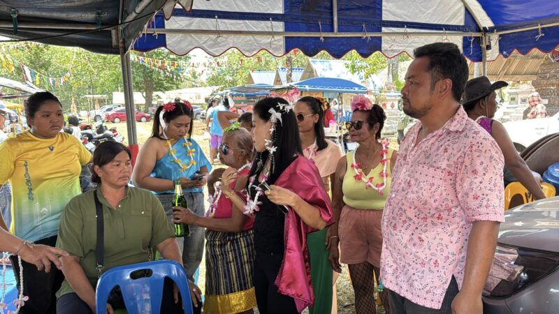 สีสัน “วันว่าง” สะเดา! ชาวบ้านจัดเต็มแข่งขูดมะพร้าว ย้อนยุคสร้างรอยยิ้ม สืบสานตำนาน “เหล็กขูด”