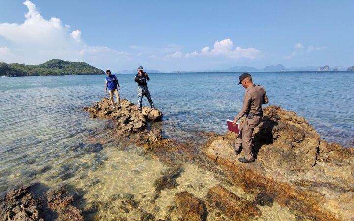 พังงา- ตั้งรางวัลนำจับ 5 หมื่น ล่าตัวคนตัดหัวพะยูนเกาะยาวน้อย รองปลัดกระทรวงทรัพยากรฯเผยผลชันสูตรชี้ตายก่อนถูกตัดหัว พังงา – หน่วยงานด้านทรัพยากรธรรมชาติฯ เร่งล่าตัวผู้ก่อเหตุสุดสะเทือนใจ ตัดหัวพะยูนบริเวณเกาะยาวน้อย พร้อมตั้งรางวัลนำจับ 50,000 บาท