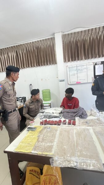 รวบหนุ่มศรีลังกา พันโคเคนหนัก 2 กก. รอบตัว คาสนามบินหาดใหญ่ รับสารภาพเป็นเด็กเดินยา รับจากเจ้านายที่กรุงกัวลาลัมเปอร์ ประเทศมาเลเซีย หวังใช้ไทยเป็นทางผ่าน นำกลับไปบ้านเกิด