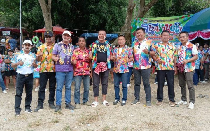 ชุมพร-สะพานหินคึกคัก! เปิด “สามเหลี่ยมทองคำ” จัดสงกรานต์ย้อนยุค ขนทัพรุ่นใหญ่ดวล “กอล์ฟคนจน-มวยทะเล” สนั่นท่าแซะ