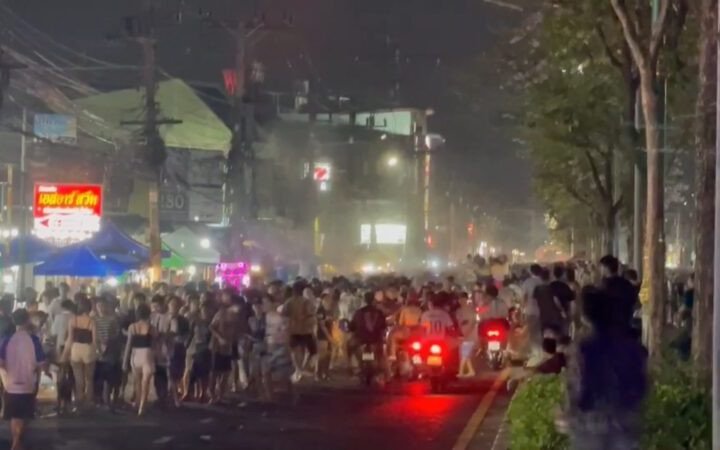 จากสายดุ…สู่สายแดนซ์! ตำรวจหาดใหญ่ -วัยรุ่นเขต 8 โชว์สเต็ป เต้นวันสงกรานต์สุดน่ารักไวรัลทั่วโซเชียล