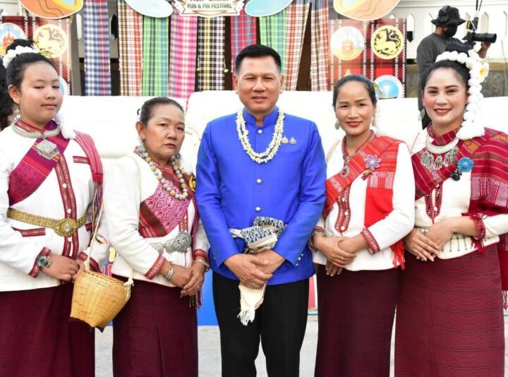 พ่อเมืองมุกดาหาร เปิดงานสงกรานต์ยิ่งใหญ่ เย็นทั่วหล้า มหาสงกรานต์ Muk-Savan Fun & Fin Festival ชูเอกลักษณ์วัฒนธรรมสองฝั่งโขง เชื่อมความสัมพันธ์ไทย-ลาว หวังกระตุ้นเศรษฐกิจและการท่องเที่ยว