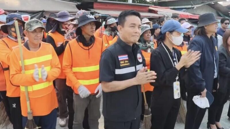 เทศบาลเมืองกำแพงเพชรระดมพล Big Cleaning Day ล้างคราบแป้งหลังสงกรานต์ คืนผิวจราจรสะอาดลดฝุ่นละออง