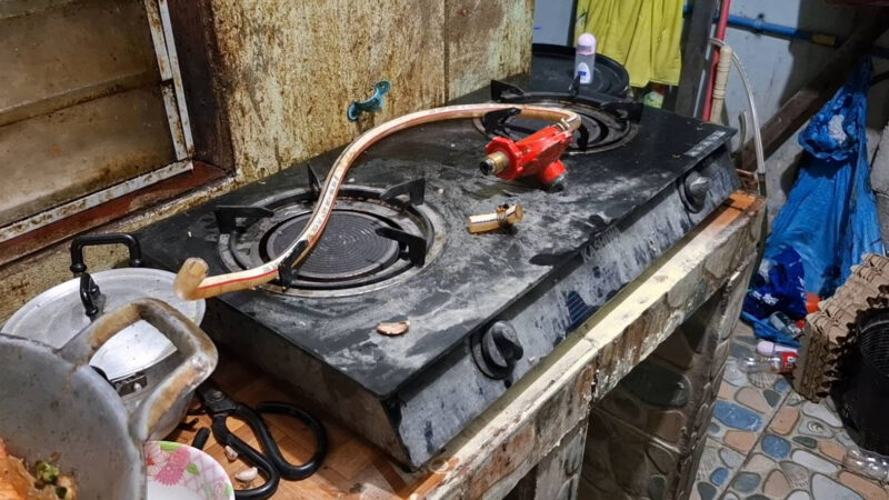 เตือนภัยแก๊สรั่วจนระเบิดสนั่นขณะทำกุ้งอบวุ้นเส้น บาดเจ็บ 1 ราย