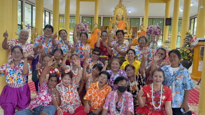 อ่างทอง ชกมวยหญิงแก้บนหลวงพ่อทองแน่นวิหารในช่วงเทศกาลสงกรานต์สิ่งยึดเหนี่ยวจิตใจของชาวบ้าน หากใครได้บนบานศาลกล่าวขอพรประสบความสำเร็จ ก็จะมาทำการแก้บนด้วยการ “ ชกมวยหญิง ” แก้บนต่อหน้าหลวงพ่อทอง