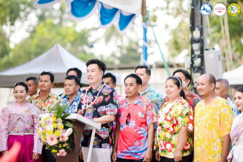 ประจวบคีรีขันธ์ _ชื่นมื่น! เทศกาลสงกรานต์บ้านกรูด 2569 ยิ่งใหญ่ ขบวนแห่นางสงกรานต์ตระการตา การแสดงขบวนนางรำ สืบสานประเพณีทำบุญตักบาตร และรดน้ำดำหัวผู้สูงอายุสนับสนุนโดย การท่องเที่ยวแห่งประเทศไทย