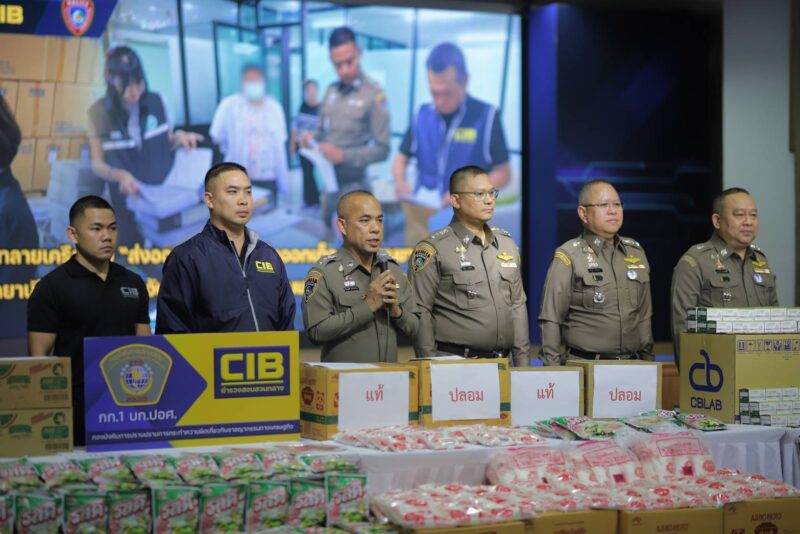 ทลายเครือข่าย “ส่งออกทิพย์”แจ้งส่งออกเท็จ แต่เวียนขายสาย 4×100 ในประเทศ ยึดยาเขียวเหลือง-ยาอันตราย กว่า 20 ล้านแคปซูล มูลค่ากว่า 80 ล้านบาท