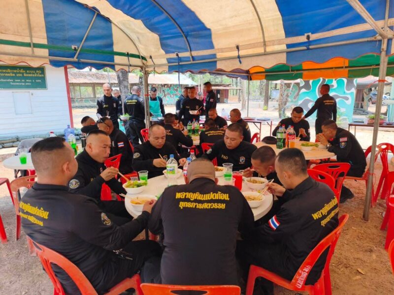 ผบ.ฉก.ทพ.21ลงพื้นที่  เยี่ยมบำรุงขวัญ กำลังพลปฏิบัติงานตามแนวชายแดน  และมอบ ใบประกาศกิตติคุณ ในการปฏิบัติภารกิจงานพื้นที่แนว  ชายแดนไทย กัมพพูชา ณ  อ.ดอนตาล จ.มุกดาหาร