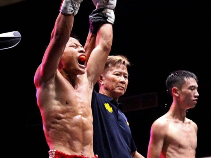 “เสี่ยโก้” นายก่อเกียรติ พาณิชยารมณ์ และ”เสี่ยอู๊ด” นายสรวีร์ ฤทธิชัย จัดมวยไทยซุปเปอร์แชมป์นัดประจำวันเสาร์ที่ 18 เม.ย.69 “มวยรอบสากล ก่อเกียรติ มุ่งแชมป์เปี้ยนโลก” เอ็ม 16 บ้านแรมบ้า ทำให้ชลบุรีเข้ารอบเป็นจังหวัดที่ 3 หลังควงกำปั้นถล่ม ขวัญชัย เปลี่ยนขุนทด จากอ่างทองชนะคะแนนเดือด ส่วนคู่เอกมวยไทย 3 ยก เผด็จศึก ส.บริสุทธิ์ เตะขวาตามด้วยหมัดขวาตรงชนะ TKO.ยก 1 อาลี น้องพุธมวยไทย