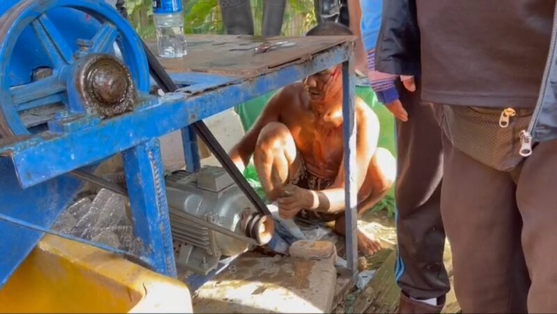 พ่อค้าแม่ค้าตลาดสดหาดใหญ่ จับโจรแห่ประจานหลังขโมยเครื่องมือทำมาหากิน ก่อนถูกรุม ประชาทัณฑ์น่วมส่งตำรวจ