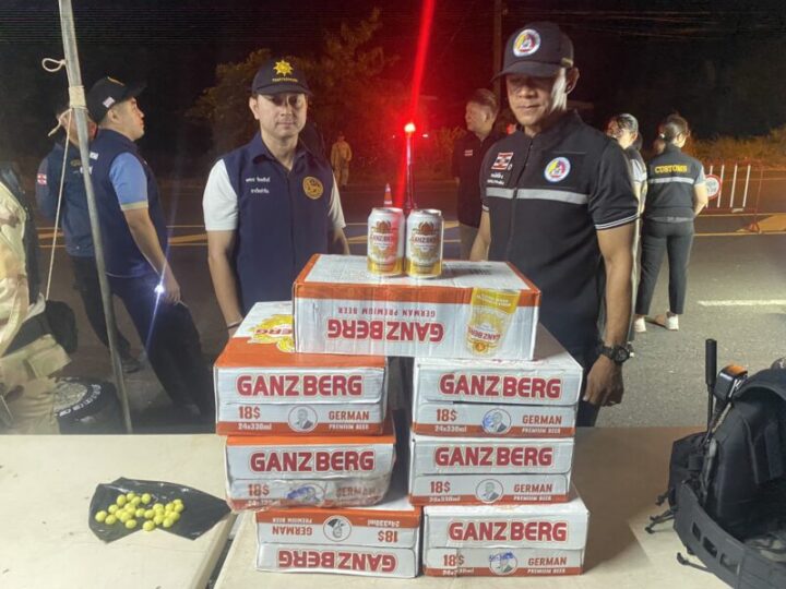 ตราด อ.คลองใหญ่ คุมเข้มชายแดนหญิงขับรถเก๋งเจอด่านกลางดึก ทิ้งเบียร์เขมร 7 ลังเผ่นหนี รวบสาวเขมรเสพยา 