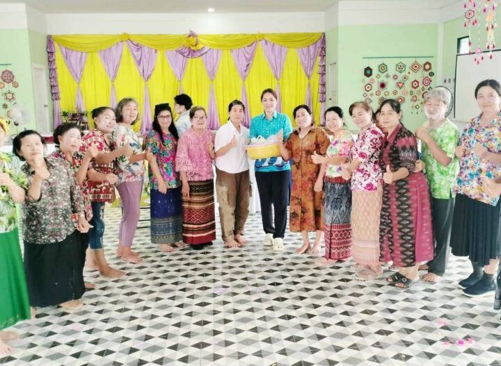 “สจ.กิ๊บ” ลงพื้นที่บ้านบึง ร่วมกิจกรรมโรงเรียนสูงวัยมาบไผ่วิทยา สร้างรอยยิ้ม เติมความสุขผู้สูงอายุ