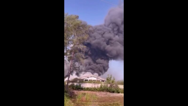 ไฟไหม้บ่อขยะเกาะแต้ว ควันโขมงกระทบชาวบ้านใกล้เคียง ผู้สูงอายุ-เด็กต้องสวมหน้ากากป้องกัน