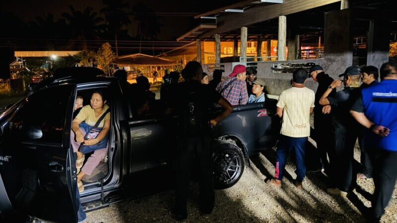 ชุมพร-เมื่อช่วงหัวค่ำวันที่ 23 เมษายน คืนที่ผ่านมา นายพิศิษฐ์ ฤทธิพิชัยสงคราม นายอำเภอท่าแซะ จ.ชุมพร นำกำลังเจ้าหน้าที่ฝ่ายปกครอง ผู้ใหญ่บ้าน พร้อมด้วย เจ้าหน้าที่ กอ.รมน.จังหวัดชุมพร ตำรวจทางหลวงชุมพร ร่วมกันปิดล้อมพร้อมกับควบคุมตัวแรงงานต่างด้าวสัญชาติเมียนมาจำนวน 14 ราย