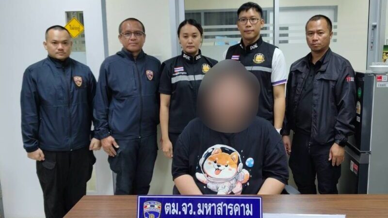 ตม.มหาสารคาม บุกจับสาวลาวลอบทำงานร้านคาราโอเกะ พร้อมดำเนินคดีเจ้าของร้าน 