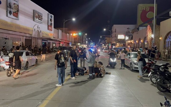 หนุ่มจีน ควงสาวข้ามถนน ถูกรถ จยย.เฉี่ยวชนเจ็บ