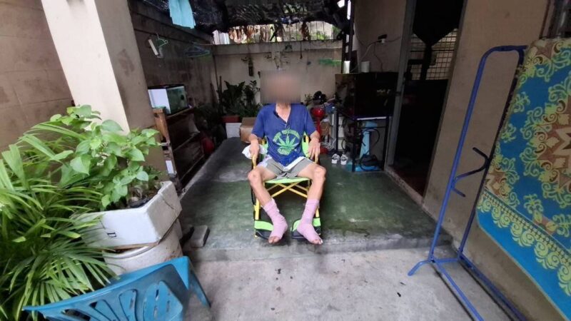 หนุ่ม รปภ.วัย 50 ปี ร้องสื่อขอความเป็นธรรม พลัดตกกำแพงสูง 4 เมตร ข้อเท้าหักสองข้าง บริษัทเมินดูแล