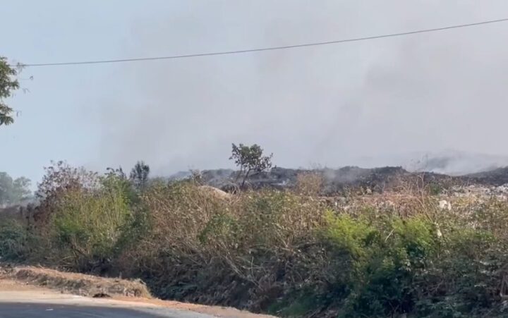 วันที่ 25 เมษายน 2569 ล่าสุดเช้านี้ผู้สื่อข่าวได้ลงพื้นที่บ่อขยะ บ้านสามกอง หมู่ 2 ตำบลเกาะแต้ว อำเภอเมือง จังหวัดสงขลา หลังเกิดเหตุไฟปะทุไหม้บ่อขยะเป็นรอบที่ 8