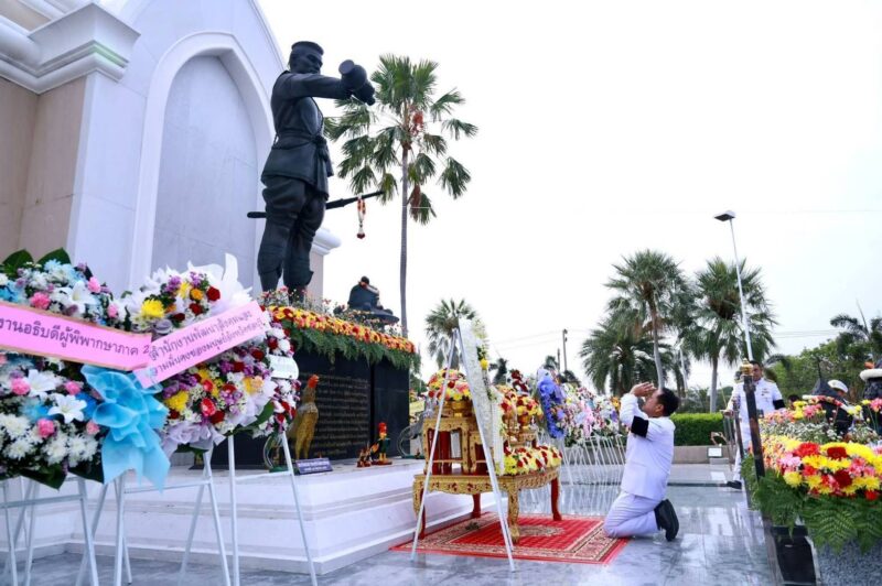 จังหวัดชลบุรี จัดพิธีวางพวงมาลาถวายราชสักการะ เนื่องในวันคล้ายวันสวรรคตสมเด็จพระนเรศวรมหาราช ประจำปี 2569