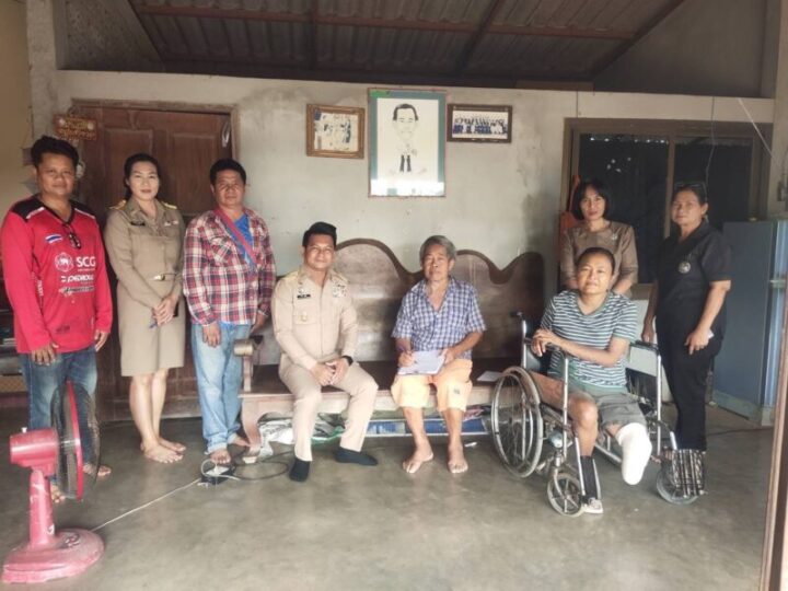 นายวสันต์ ชูเฉลิม นายก อบต.วังทอง ลงพื้นที่มอบเงินช่วยเหลือผู้ป่วย อัมพฤกษ์และผู้ป่วย ฟอกไต บรรเทาความเดือดร้อนประชาชน“