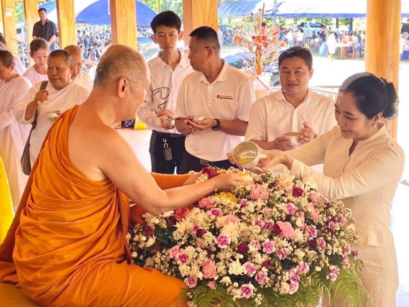 ข่าว ตําบลไม้รูด อ.คลองใหญ่ จัดพิธีมอบใบประกาศนียบัตรแก่ผู้สอบไล่ได้ธรรมศึกษา จํานวน 106 คน พร้อมมอบประกาศนียบัตรพระที่สอบไล่ได้ตามหลักสูตร ศิลปศาสตรบัณฑิต (สารสนเทศศาสตร์)และสอบไล่ได้ตามหลัดสูตร รัฐศาสตรบัณฑิต(ทฤษฎีและเทคนิดทางรัฐศาสตร์) จํานวน 2 รูป พร้อมฉลองอายุวัฒนมงคล 64 ปี และยังมอบทุนสงเคราะห์ผู้ยากไร้อีก 10 ทุน