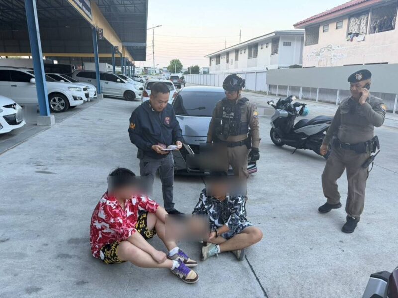 สองหนุ่มจีนเหิม ควงปืนปล้นร้านทองโคราช สืบ ตม.4 , แท็กทีม ภูธรภาค3 นครบาล รวบทันควัน