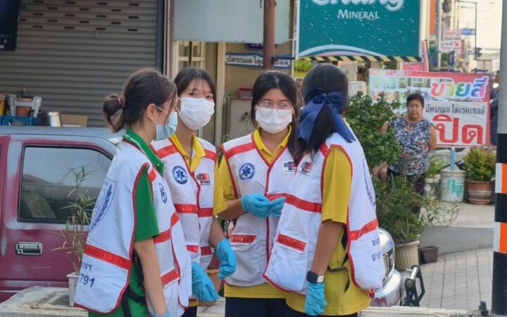 ชื่นชมนักเรียนจิตอาสา “สิงห์สมุทร” ร่วมกู้ภัยปั๊มหัวใจช่วยหญิงวัย 60 รอดชีวิตหวุดหวิด
