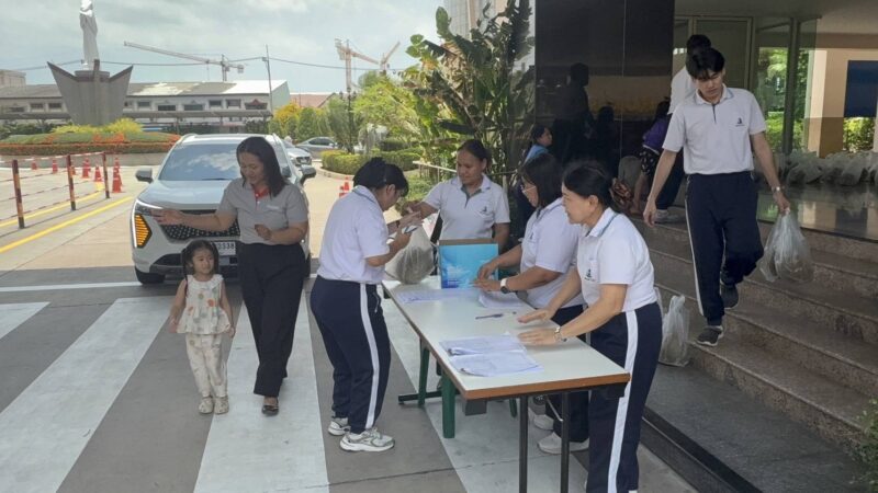 โรงเรียนมารีวิทย์น่ารัก ให้ของขวัญรับปิดเทอม แจกทุเรียนจากสวนให้นักเรียน-ผู้ปกครอง 