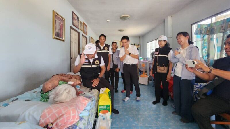 เทศบาลตำบลคลองตำหรุลงพื้นที่เยี่ยมให้กำลังใจประชาชนกลุ่มเปราะบางในชุมชน
