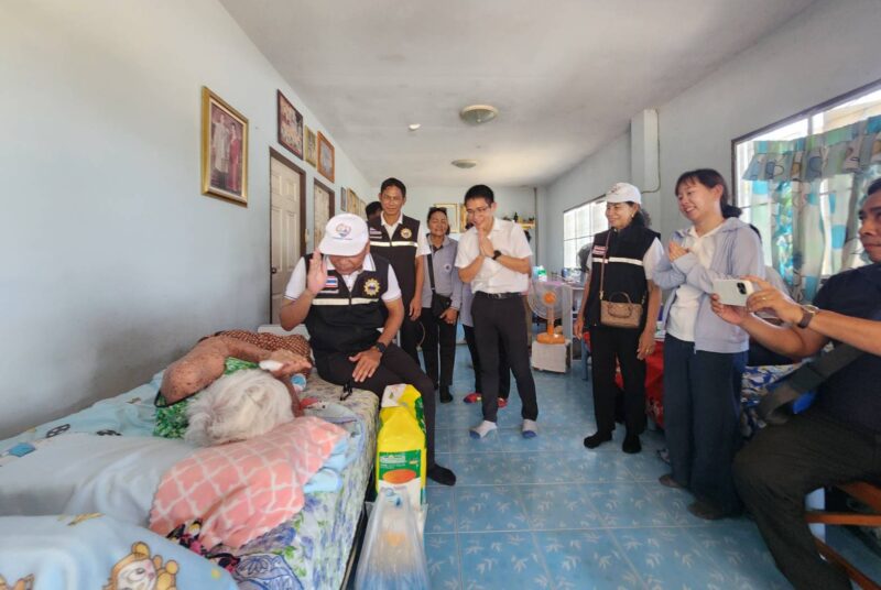 เทศบาลตำบลคลองตำหรุลงพื้นที่เยี่ยมให้กำลังใจประชาชนกลุ่มเปราะบางในชุมชน