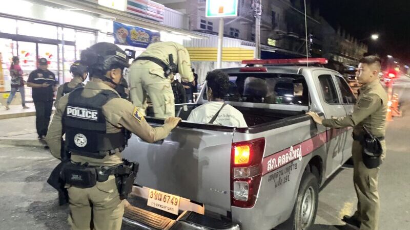 ข่าว อำเภอคลองใหญ่สนธิกำลัง “เอาจริง” กวาดล้างสิ่งผิดกฎหมายตามแนวชายแดน พบแรงงานต่างด้าวและยาเสพติด