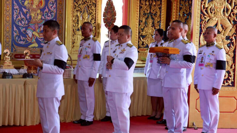 พระบาทสมเด็จพระเจ้าอยู่หัว ทรงพระกรุณาโปรดเกล้า ฯ ให้ นายเศรษฐพุฒิ สุทธิวาทนฤพุฒิ องคมนตรี เชิญสัญญาบัตร พัดยศ และผ้าไตร ถวาย แด่ พระราชวิชิรคณาทร