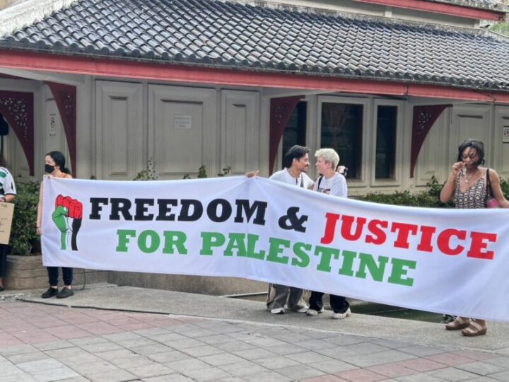 กลุ่ม “Watermelon Wednesdays BKK” รวมตัวจัด Silent Protest หน้าอุทยานเบญจสิริ แสดงจุดยืนเคียงข้างปาเลสไตน์