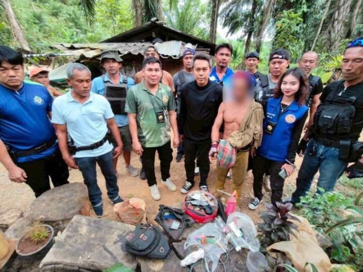 พังงา-ฝ่ายปกครองอำเภอตะกั่วทุ่งพร้อมสืบสวนสภ.ตะกั่วทุ่ง รวบหนุ่มวัย 44 พร้อมยาไอซ์-ปืนไทยประดิษฐ์ กลางขนำพื้นที่ตำบลถ้ำ