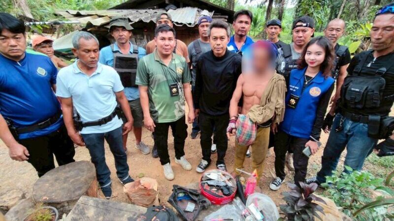 พังงา-ฝ่ายปกครองอำเภอตะกั่วทุ่งพร้อมสืบสวนสภ.ตะกั่วทุ่ง รวบหนุ่มวัย 44 พร้อมยาไอซ์-ปืนไทยประดิษฐ์ กลางขนำพื้นที่ตำบลถ้ำ