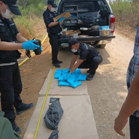 ปทุมธานี – ผงะชาวบ้านพบยาบ้าแสนเม็ด ทิ้งใต้ต้นไม้ซอยเปลี่ยวย่านคลองหลวง