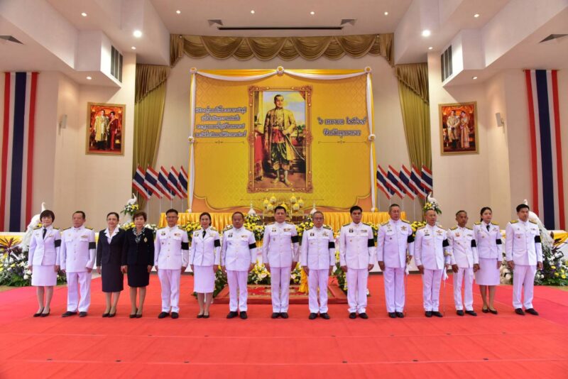 ผบก.ภ.จว.มุกดาหาร พร้อมด้วยข้าราชการตำรวจในสังกัดร่วมพิธีสวดพระพุทธมนต์และทำบุญตักบาตรเพื่อถวายเป็นพระราชกุศล เนื่องในวันจักรี