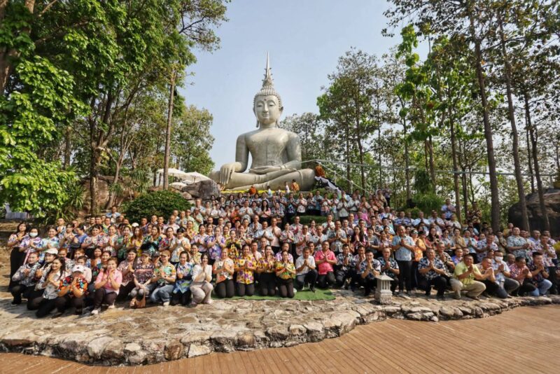 ผบ.กรม ทพ.21 ร่วมกิจกรรมสรงน้ำพระ รด น้ำขอพร เสริมสิริมงคล สืบสานประเพณีไทย