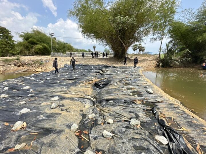 พังงา-ป่าไม้ตรวจยึดฝายเอกชนปิดคลองนาเตยสูบน้ำไปผลิตประปาขายภูเก็ต หลายหน่วยงานรุมแจ้งความเอาผิด ด้านกรมน้ำแจ้งให้รื้อถอนภายใน7วัน