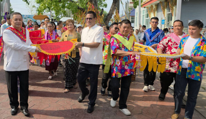 ปทุมธานี – สืบตำนาน หางหงส์ ธงตะขาบ ห่มเจดีย์ทรงรามัญ มหาสงกรานต์วิถีมอญ 69