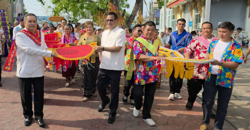 ปทุมธานี – สืบตำนาน หางหงส์ ธงตะขาบ ห่มเจดีย์ทรงรามัญ มหาสงกรานต์วิถีมอญ 69