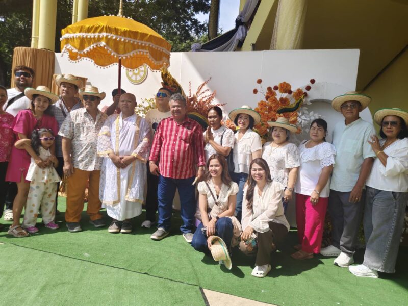 “สะเทือนบางสะพาน! งานบวชสุดอลังการ 150 โต๊ะ ศรัทธาล้น นายก อบจ. ร่วมอนุโมทนาบุญ สะพานไม้ไผ่สุดตระการตา”