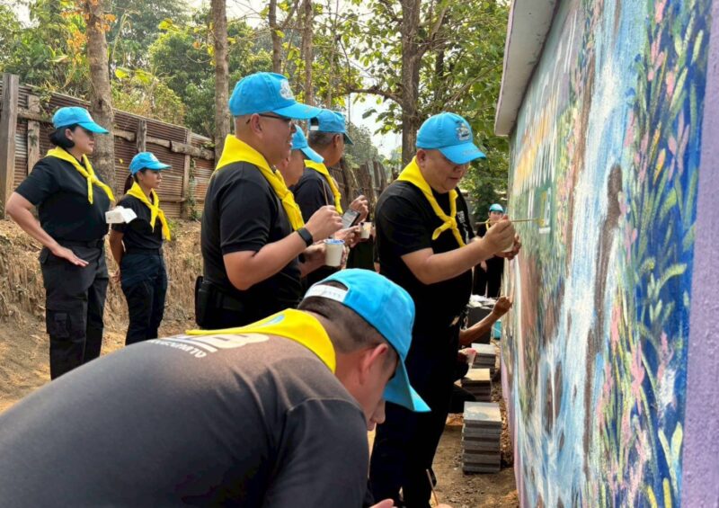 แพร่ – สำนักงานตำรวจสอบสวนกลาง ร่วมกับ อบต.ไผ่โทน จัดโครงการจิตอาสาตำรวจสอบสวนกลาง “สายธารน้ำใจสู่ชุมชน” แก้ไขปัญหาภัยแล้งให้กับหมู่บ้านบ้านทุ่งคัวะ และโรงเรียนบ้านทุ่งคัวะ ตำบลไผ่โทน อำเภอร้องกวาง จังหวัดแพร่