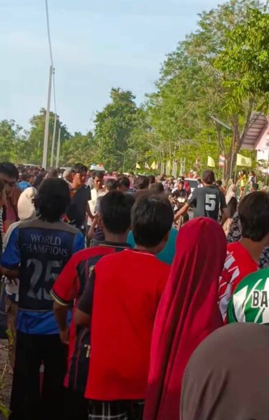 ยิงสนั่นสนามแข่ง! นักบอลหนุ่มดับคาที่ “ท่าม่วงคัพ” มือปืนเผ่นบิ๊กไบค์ลอยนวล